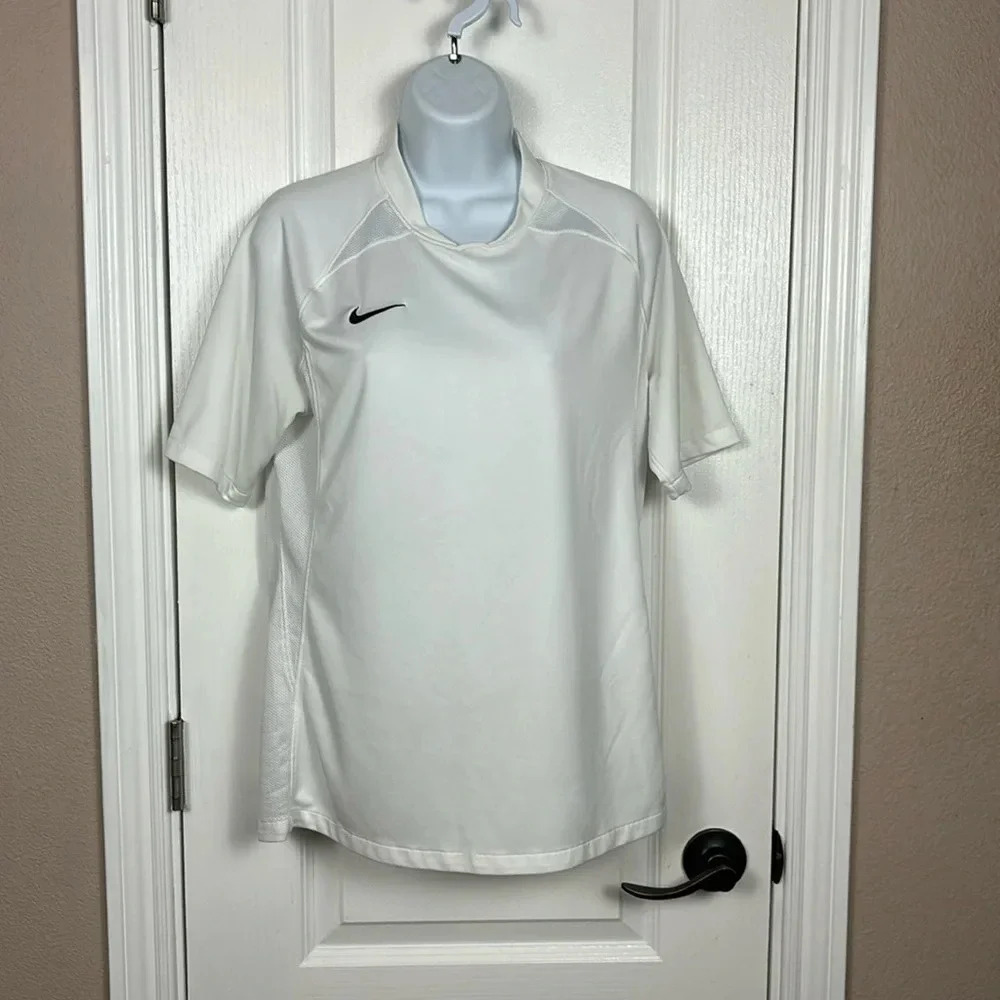 Nike Women's Medium White Dri Fit Swoosh Logo Gym Run Workout Athleisure Shirt M